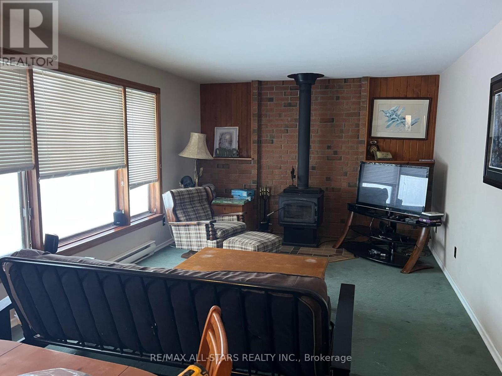 268 Pringles Road, South Algonquin, ON - Indoor Photo Showing Other Room With Fireplace