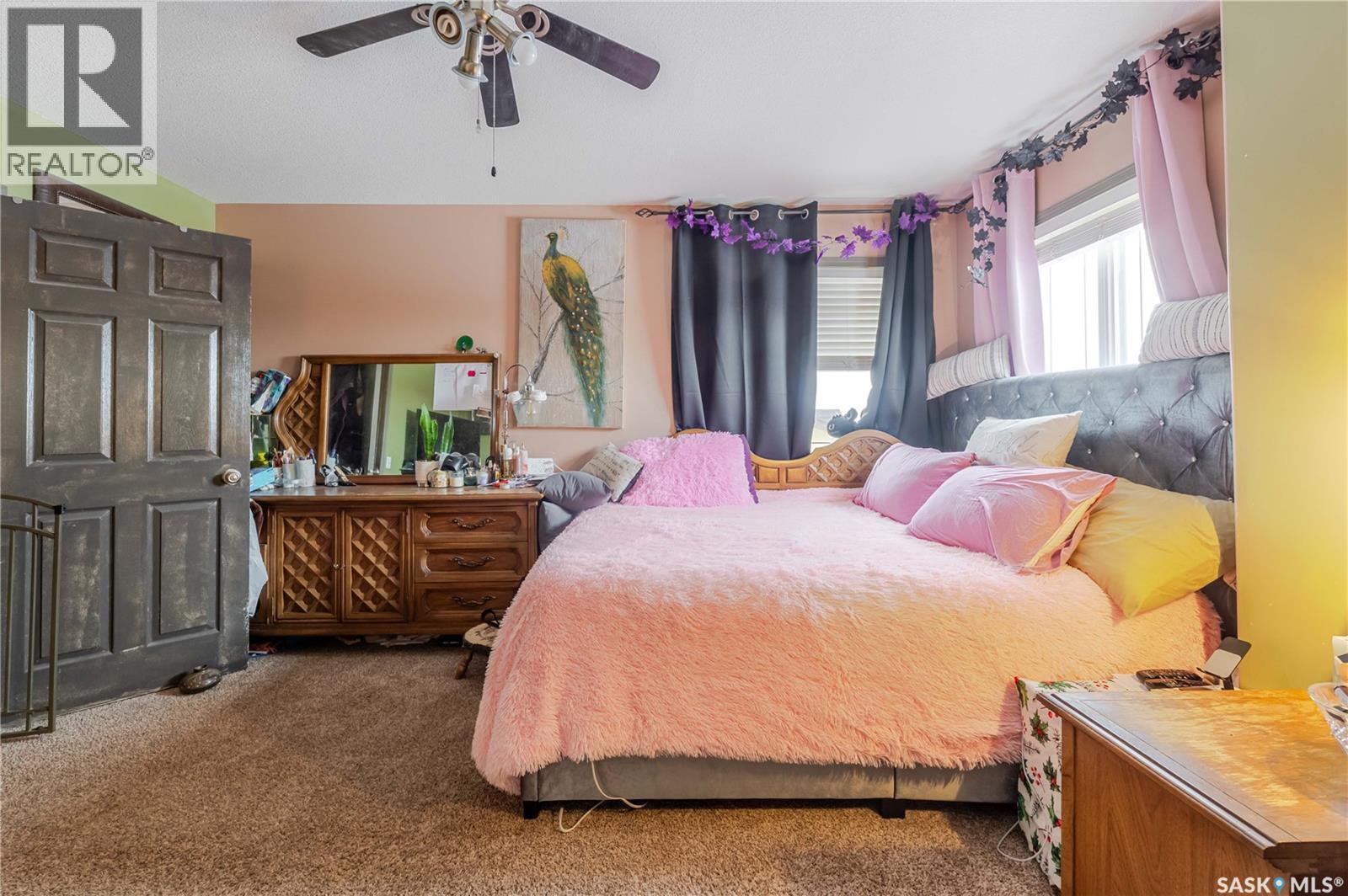 294 Wellington Drive, Moose Jaw, SK - Indoor Photo Showing Bedroom