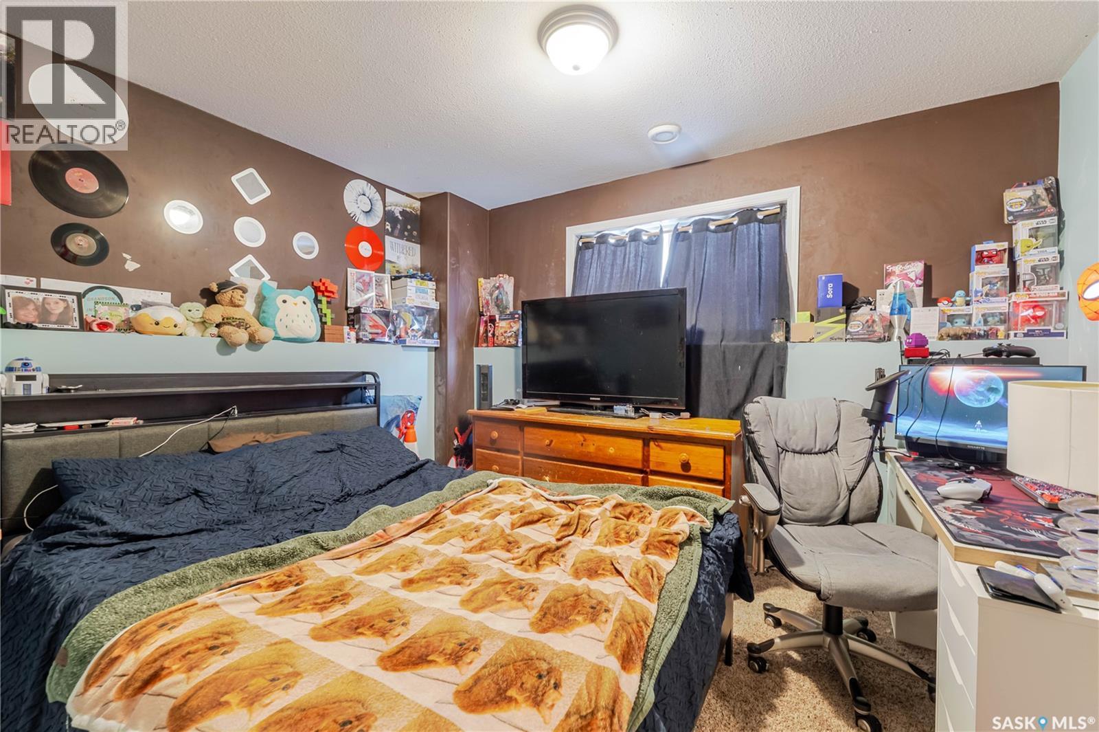 294 Wellington Drive, Moose Jaw, SK - Indoor Photo Showing Bedroom