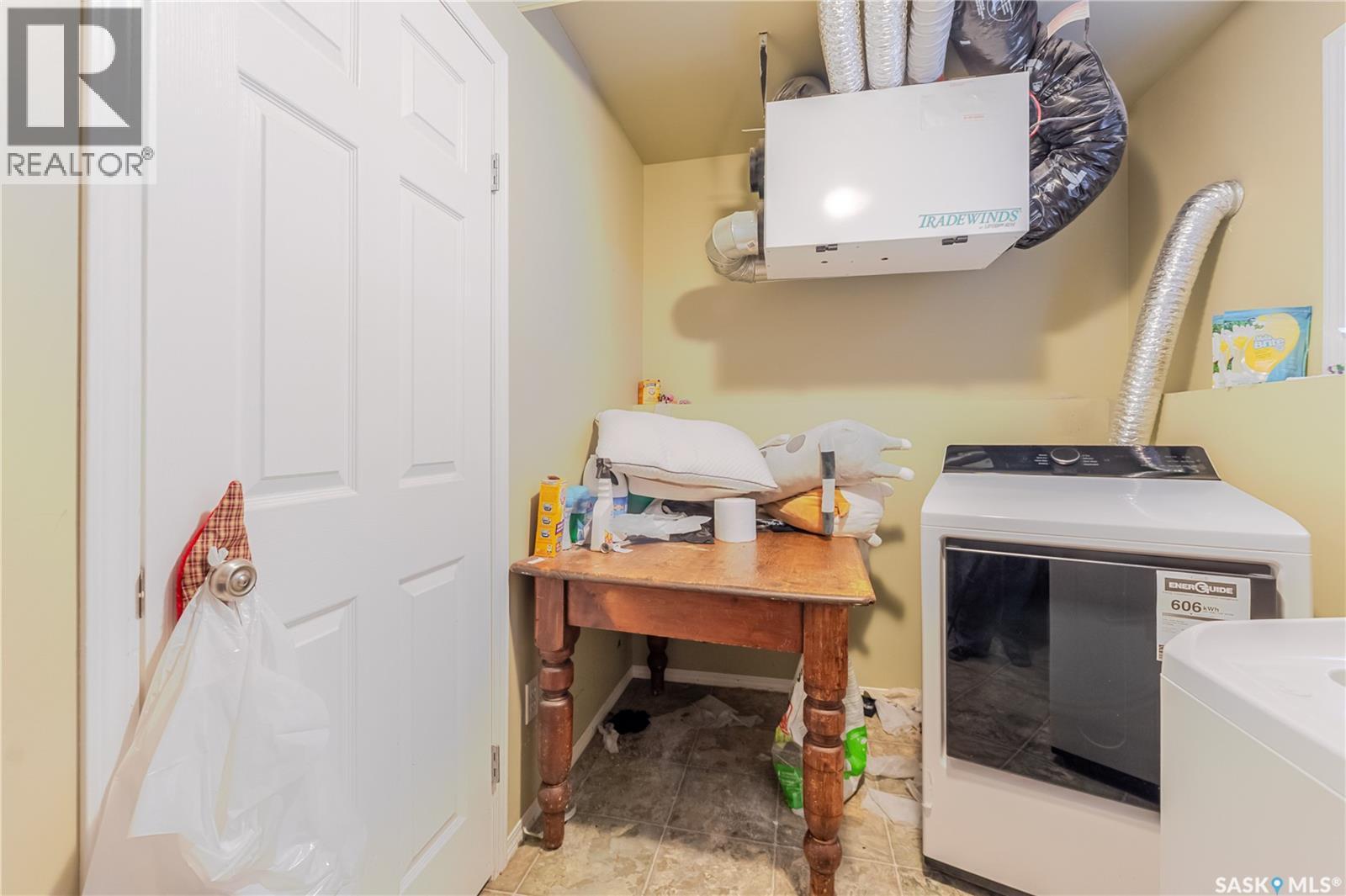 294 Wellington Drive, Moose Jaw, SK - Indoor Photo Showing Laundry Room