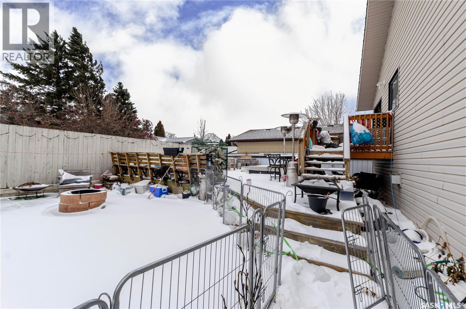 294 Wellington Drive, Moose Jaw, SK - Outdoor