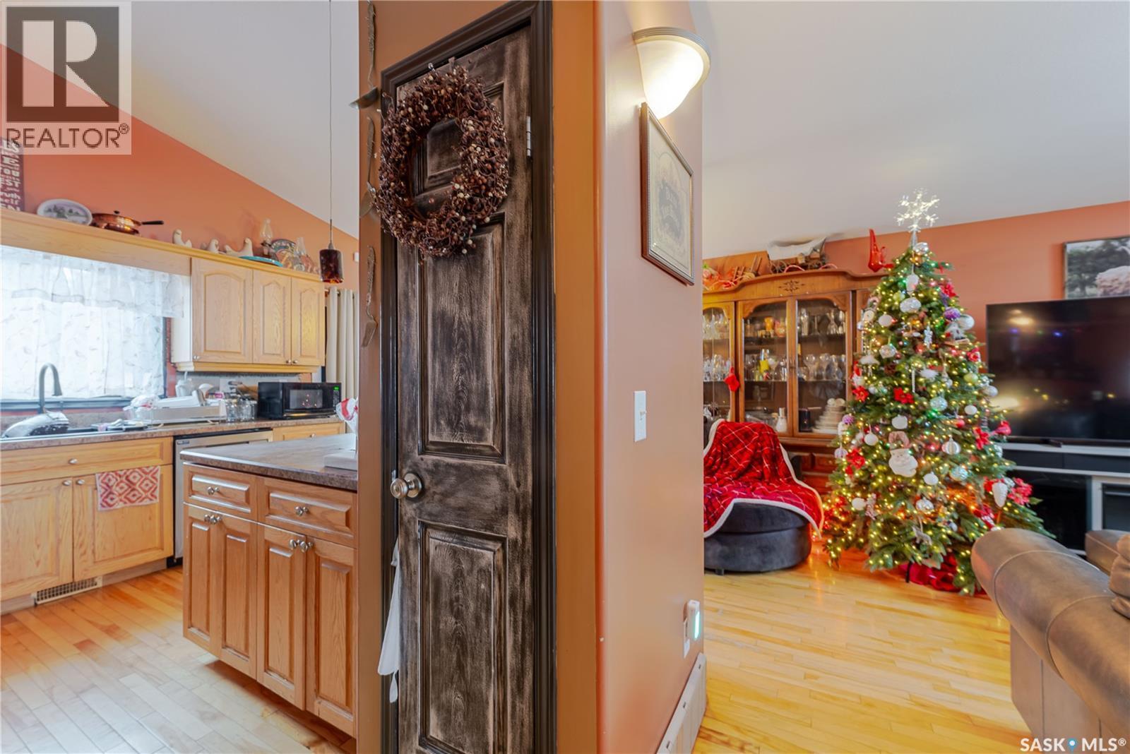 294 Wellington Drive, Moose Jaw, SK - Indoor Photo Showing Kitchen