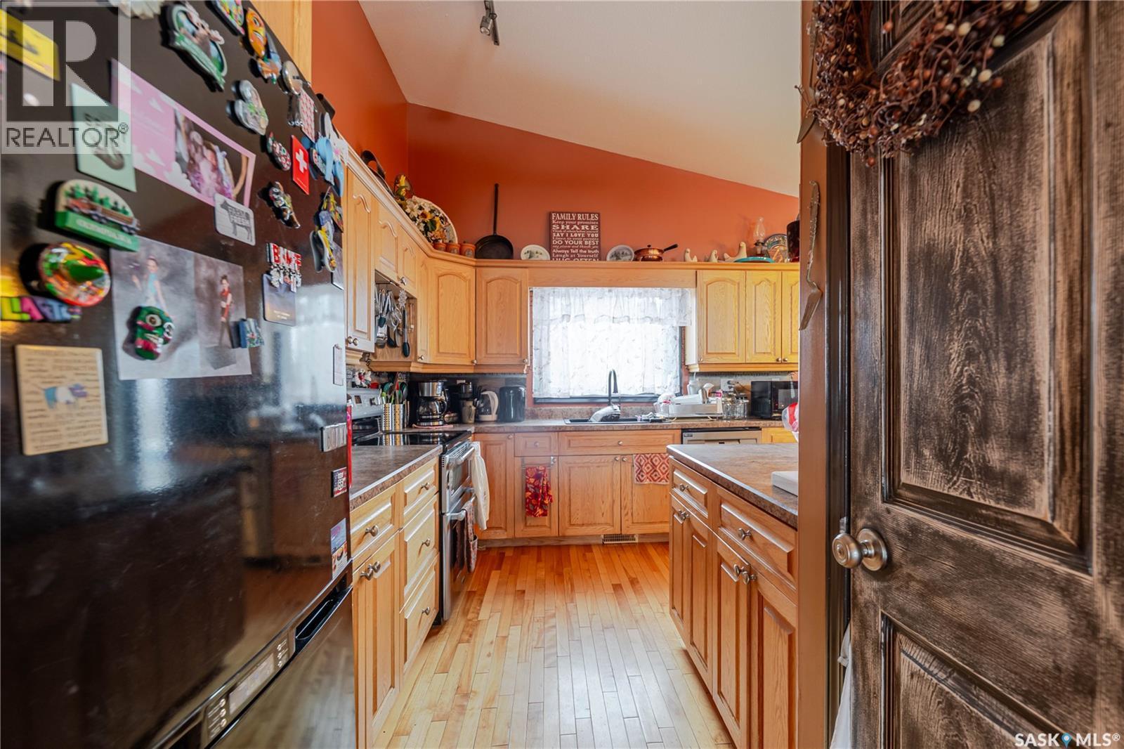 294 Wellington Drive, Moose Jaw, SK - Indoor Photo Showing Kitchen