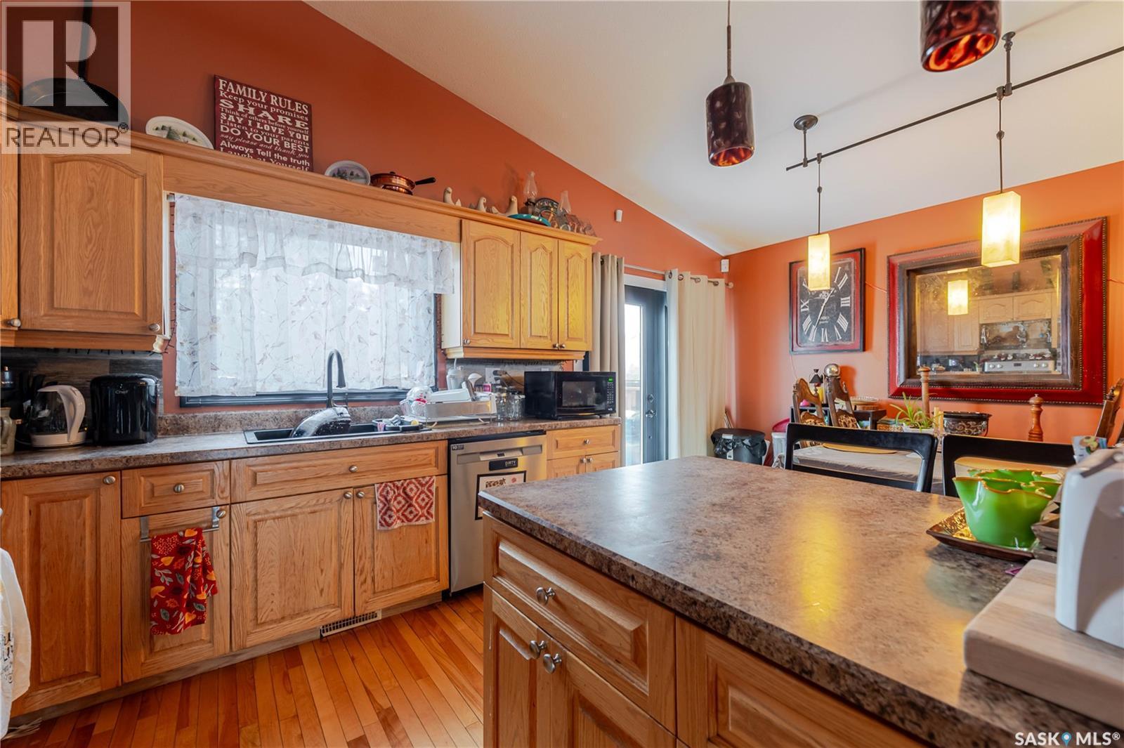 294 Wellington Drive, Moose Jaw, SK - Indoor Photo Showing Kitchen