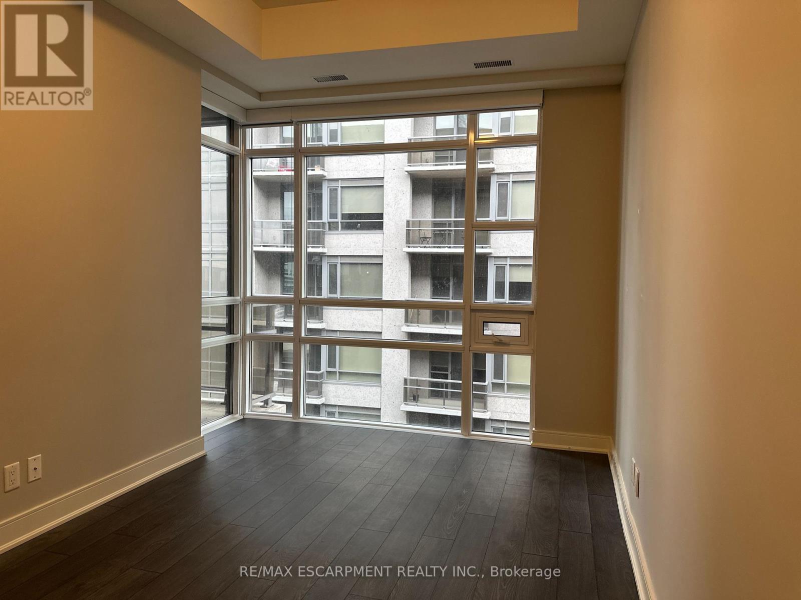 1011 - 150 Main Street E, Hamilton, ON - Indoor Photo Showing Other Room