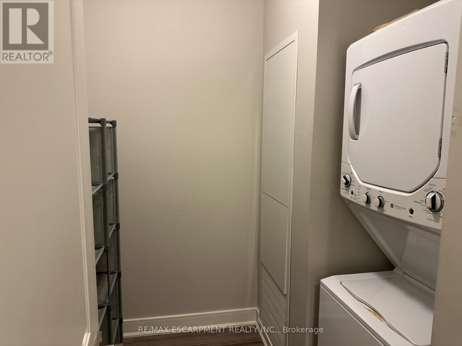 1011 - 150 Main Street E, Hamilton, ON - Indoor Photo Showing Laundry Room