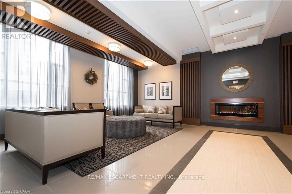 1011 - 150 Main Street E, Hamilton, ON - Indoor With Fireplace