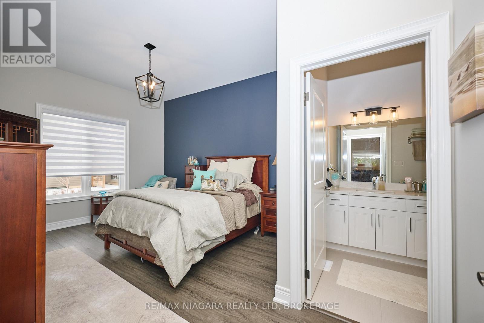 Primary Bedroom w/4pc Bathroom & Walk-in-closet - 23 Sassafras Row, Fort Erie (Ridgeway), ON