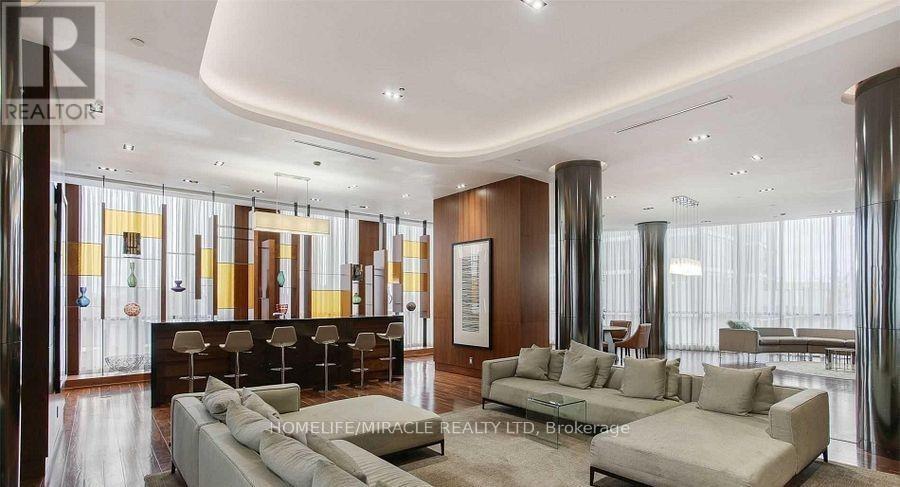 809 - 9 Valhalla Inn Road, Toronto, ON - Indoor Photo Showing Living Room