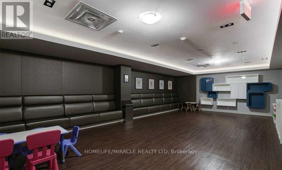 809 - 9 Valhalla Inn Road, Toronto, ON - Indoor Photo Showing Other Room