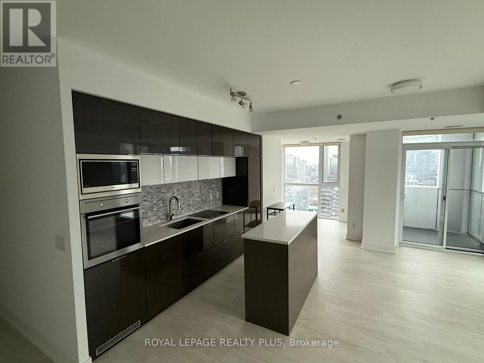 3904 - 318 Richmond Street, Toronto, ON - Indoor Photo Showing Kitchen With Double Sink