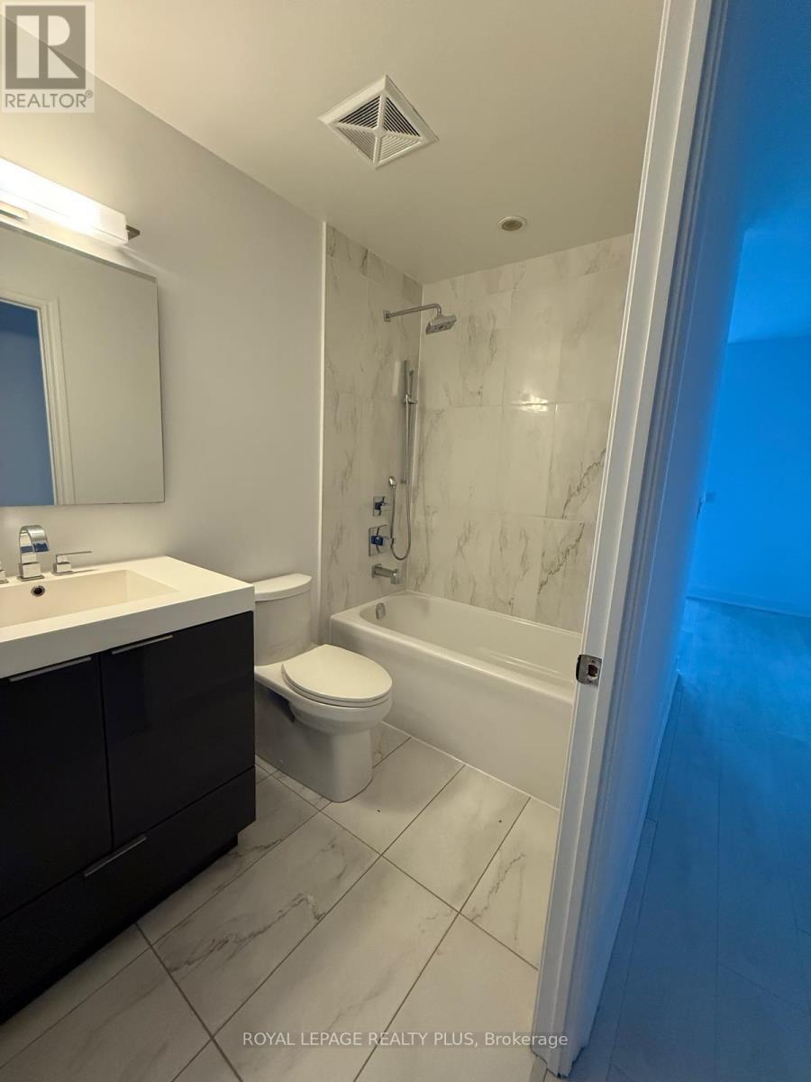 3904 - 318 Richmond Street, Toronto, ON - Indoor Photo Showing Bathroom
