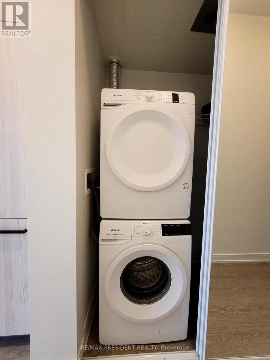 901 - 425 Front Street E, Toronto, ON - Indoor Photo Showing Laundry Room