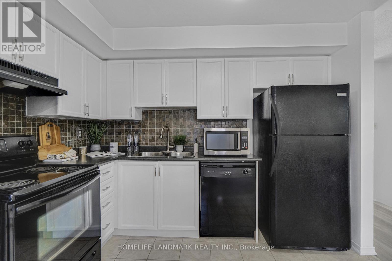 8 - 5025 Ninth Line, Mississauga, ON - Indoor Photo Showing Kitchen With Double Sink