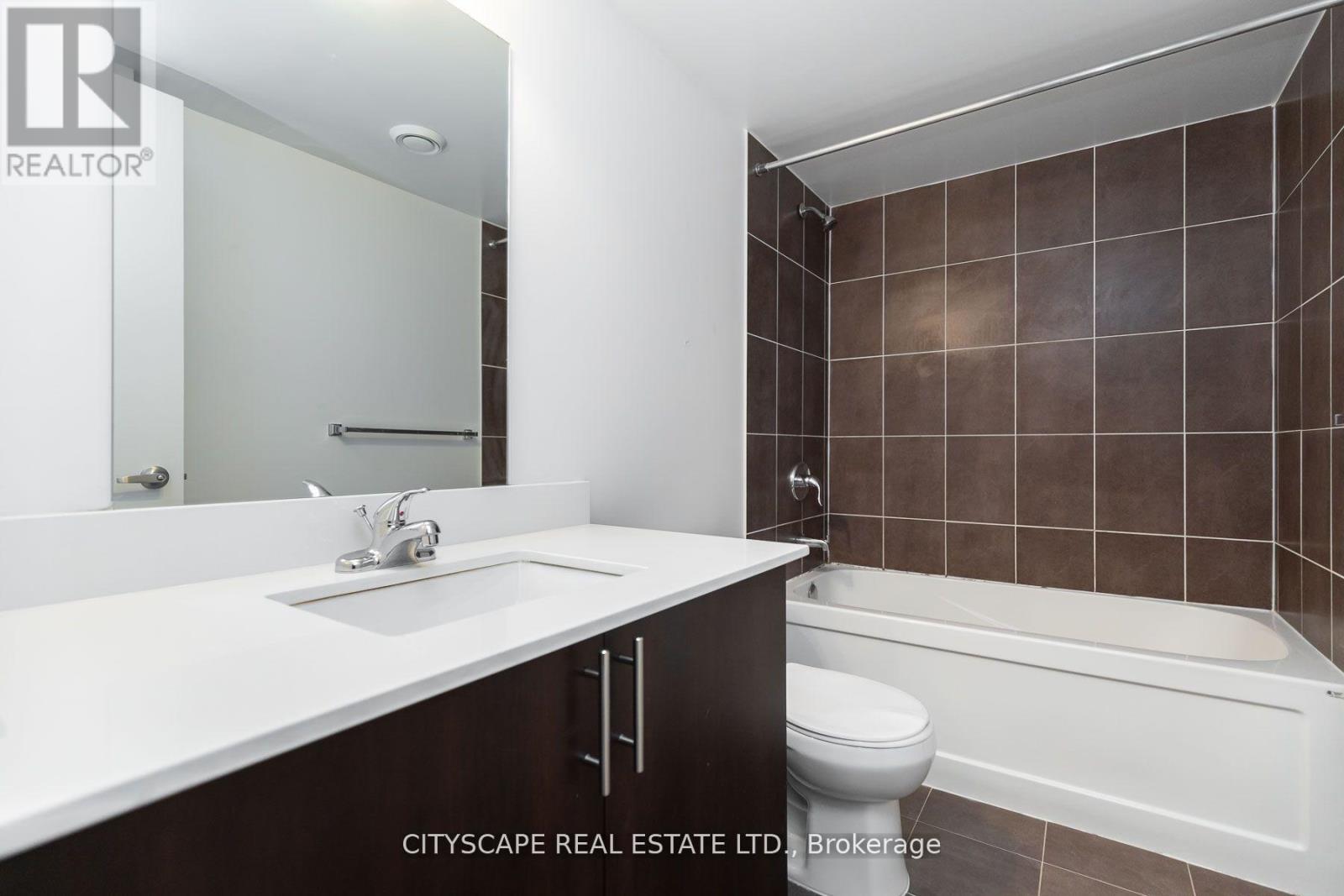 1905 - 1420 Dupont Street, Toronto, ON - Indoor Photo Showing Bathroom