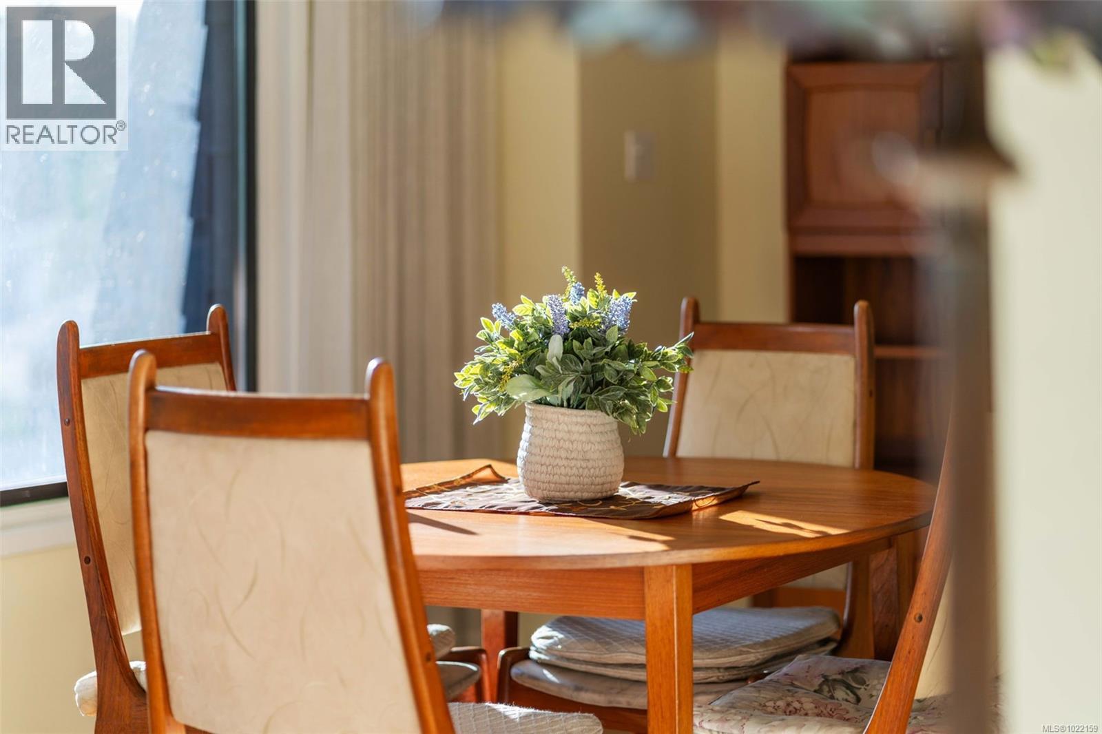 994 Landeen Pl, Saanich, BC - Indoor