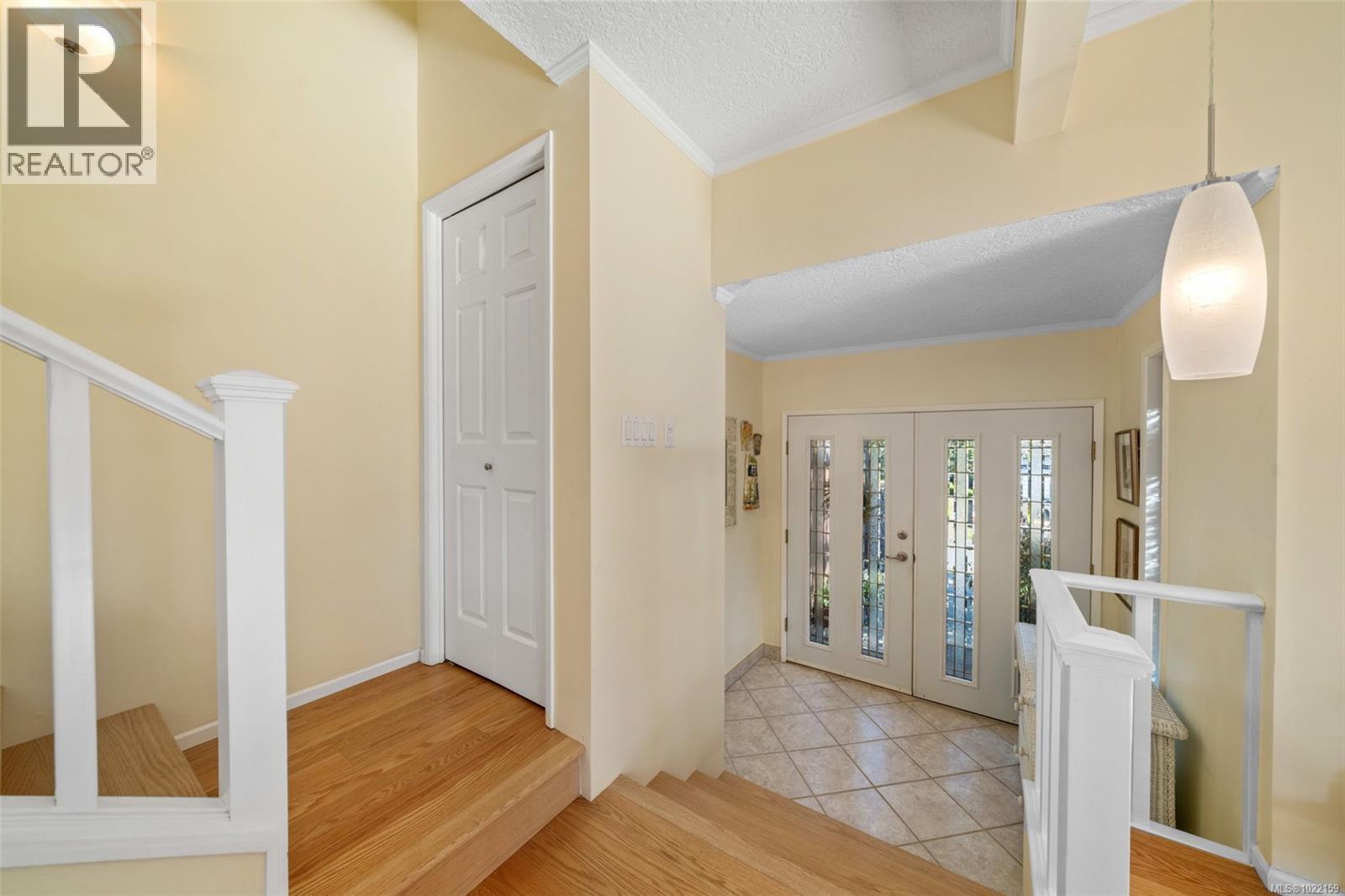 994 Landeen Pl, Saanich, BC - Indoor Photo Showing Other Room