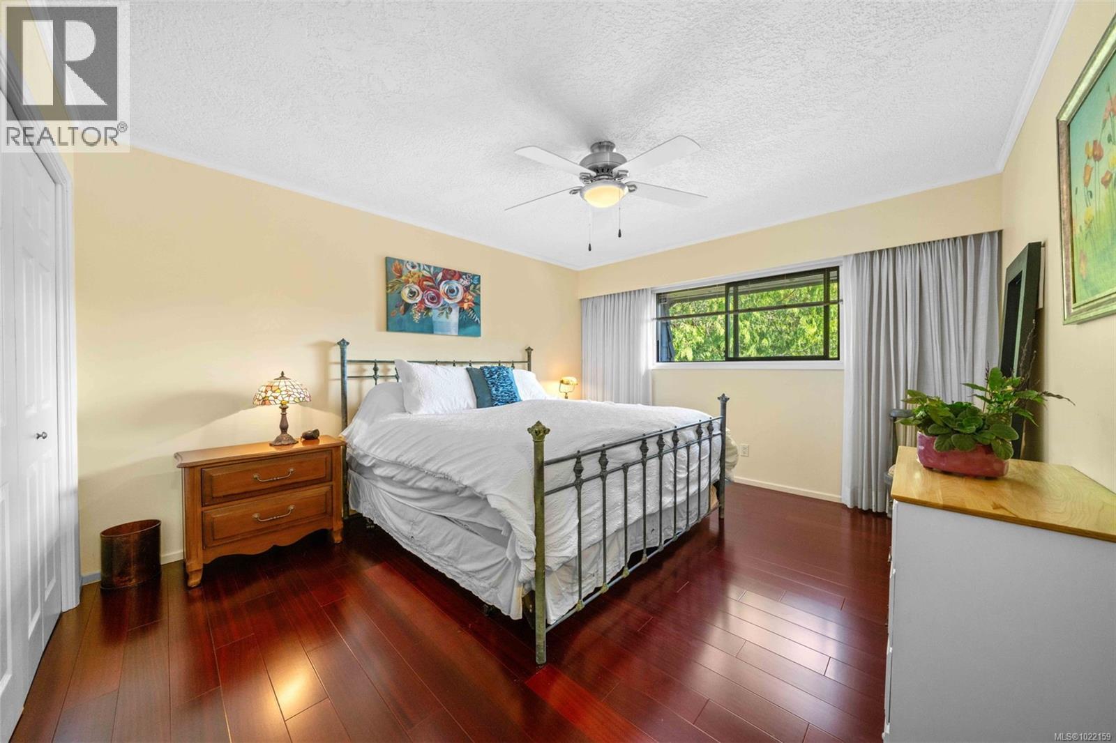 994 Landeen Pl, Saanich, BC - Indoor Photo Showing Bedroom