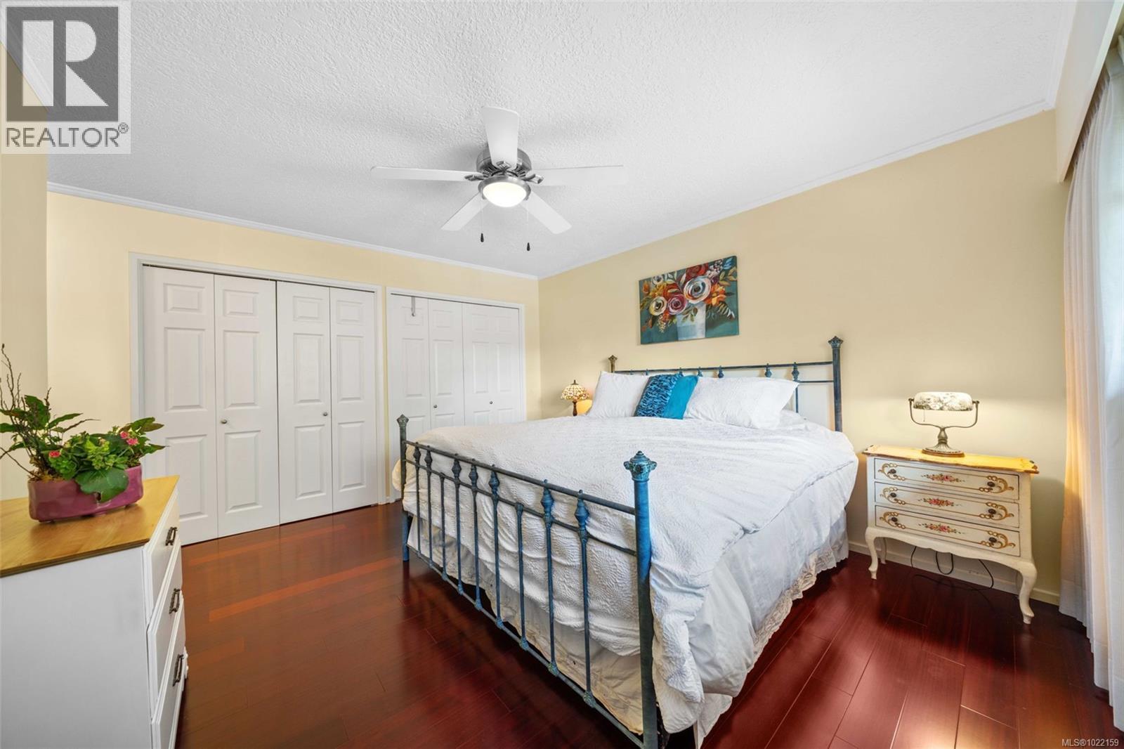 994 Landeen Pl, Saanich, BC - Indoor Photo Showing Bedroom