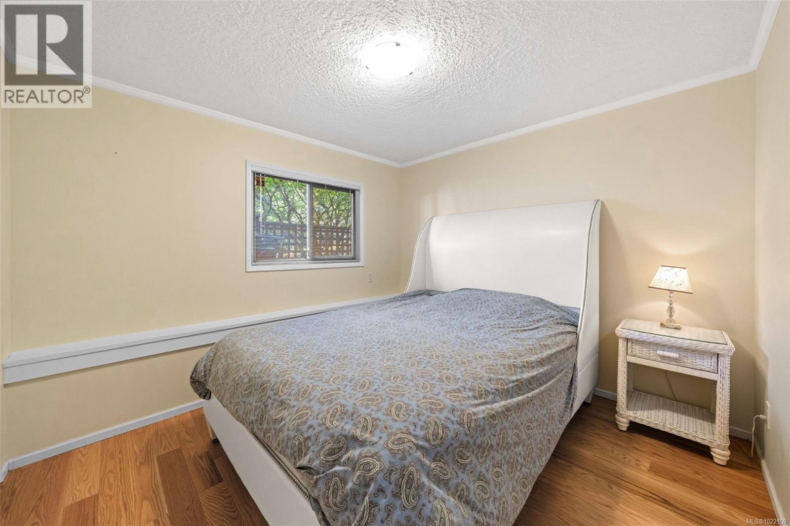 994 Landeen Pl, Saanich, BC - Indoor Photo Showing Bedroom