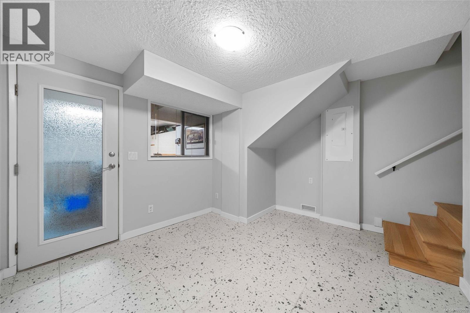 Flex Space - 994 Landeen Pl, Saanich, BC - Indoor Photo Showing Other Room