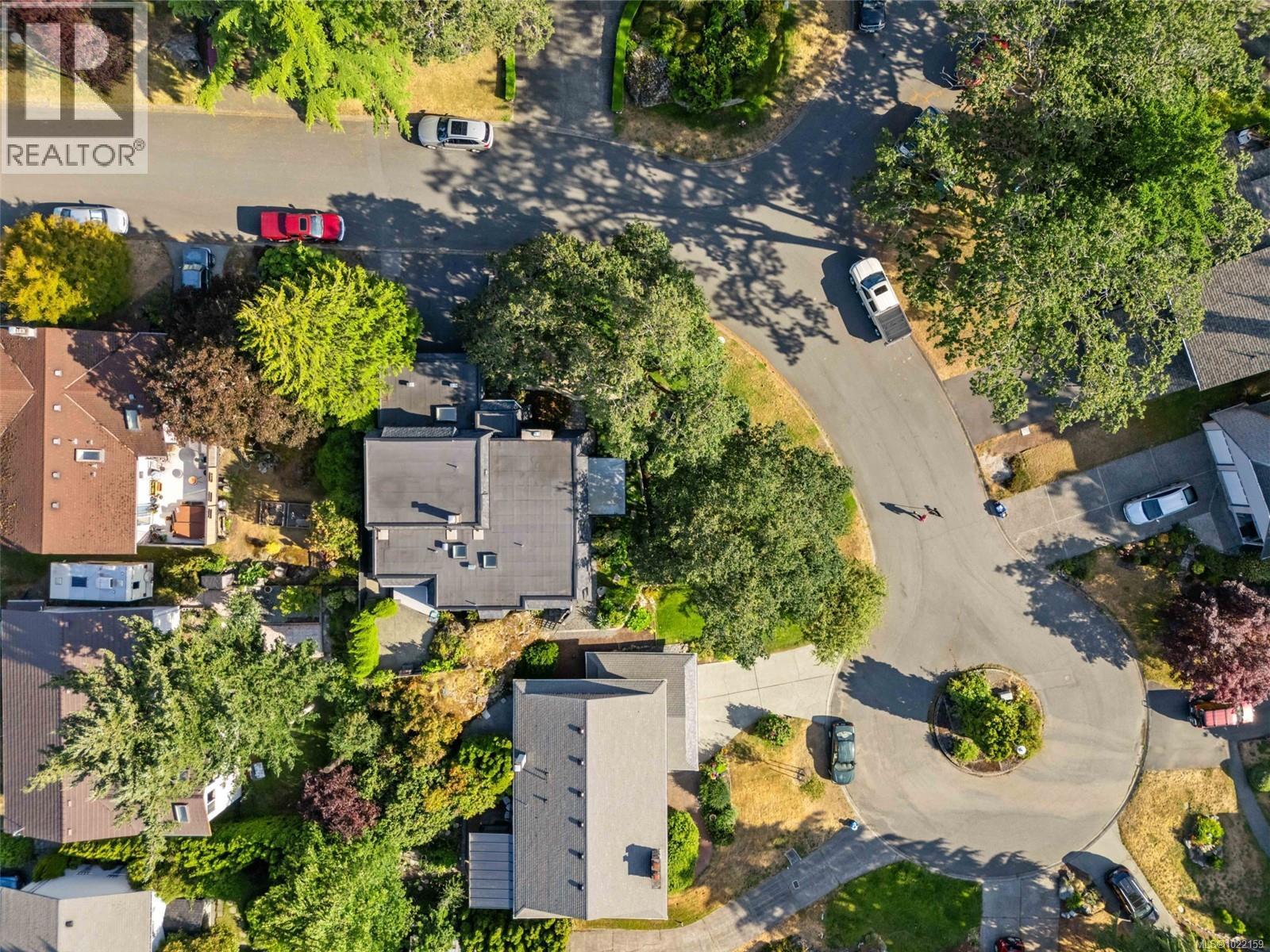 994 Landeen Pl, Saanich, BC - Outdoor With View