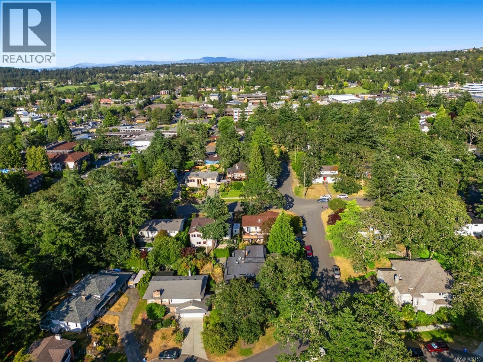 994 Landeen Pl, Saanich, BC - Outdoor With View