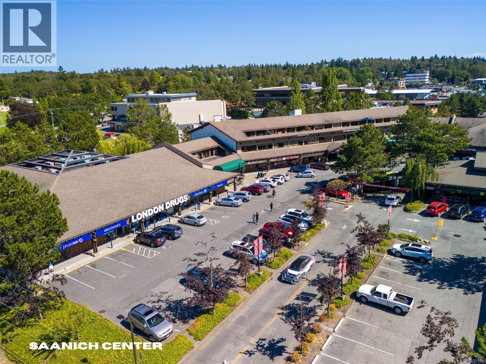 Close to Shopping - 994 Landeen Pl, Saanich, BC - Outdoor With View