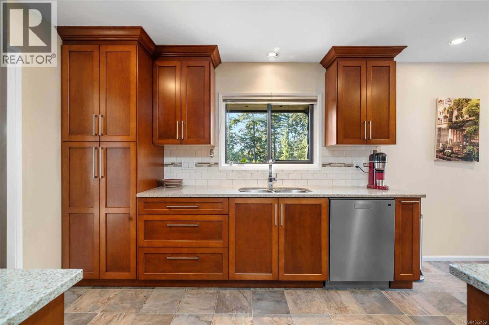 994 Landeen Pl, Saanich, BC - Indoor Photo Showing Kitchen With Double Sink