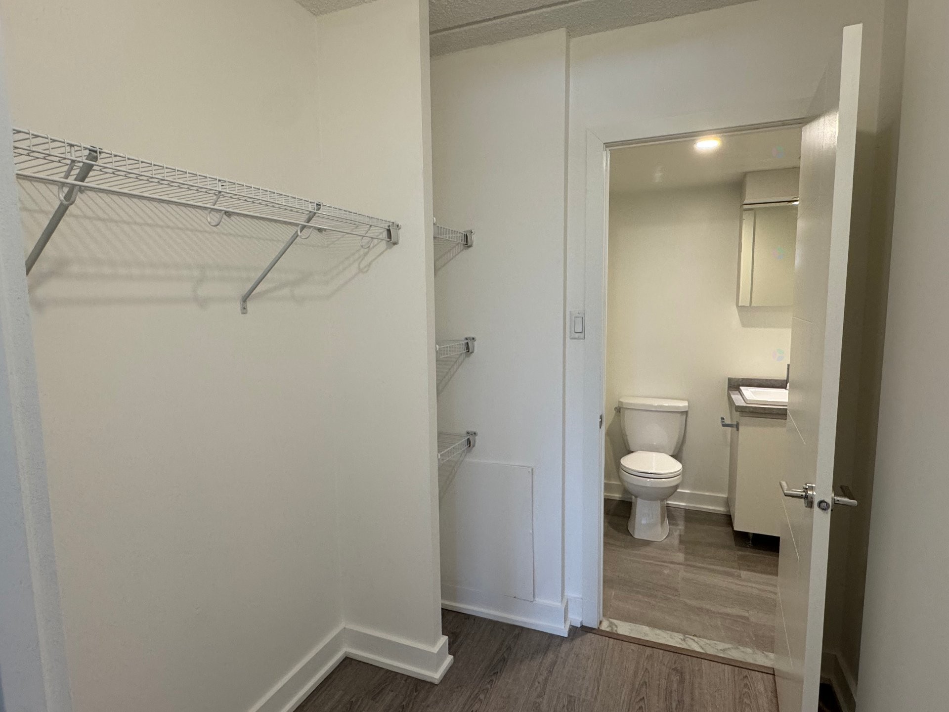 Storage - 207-668 Rue De Gaspé, Montréal (Verdun/Île-Des-Soeurs), QC - Indoor