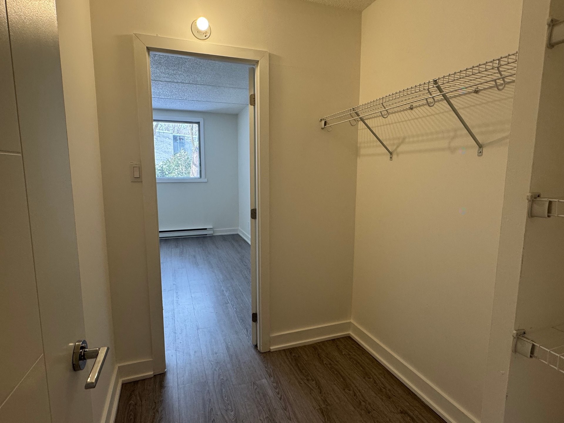 Storage - 207-668 Rue De Gaspé, Montréal (Verdun/Île-Des-Soeurs), QC - Indoor