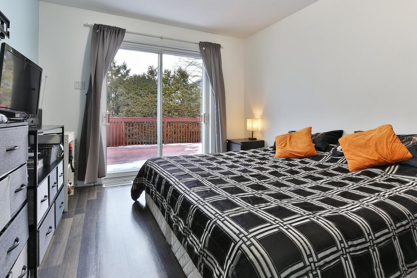 Chambre à coucher - 6 Rue Genest, Saint-Jean-Sur-Richelieu, QC - Indoor Photo Showing Bedroom