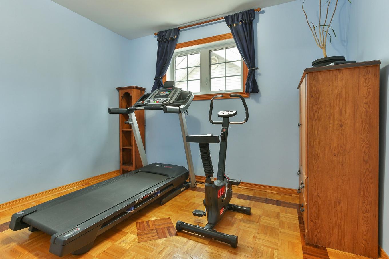 Chambre à coucher - 6 Rue Genest, Saint-Jean-Sur-Richelieu, QC - Indoor Photo Showing Gym Room