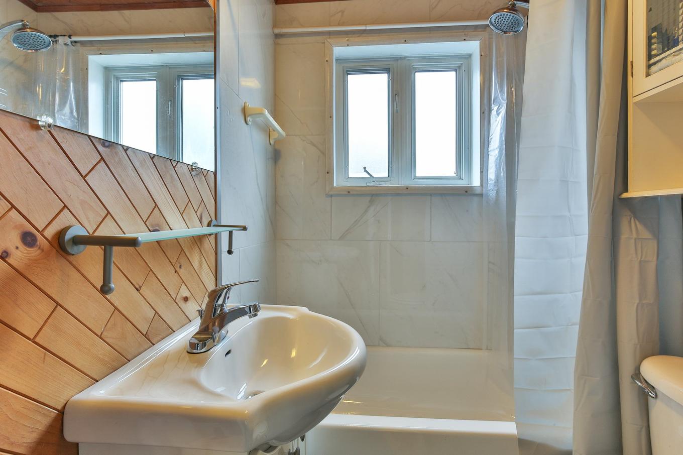 Salle de bains - 6 Rue Genest, Saint-Jean-Sur-Richelieu, QC - Indoor Photo Showing Bathroom