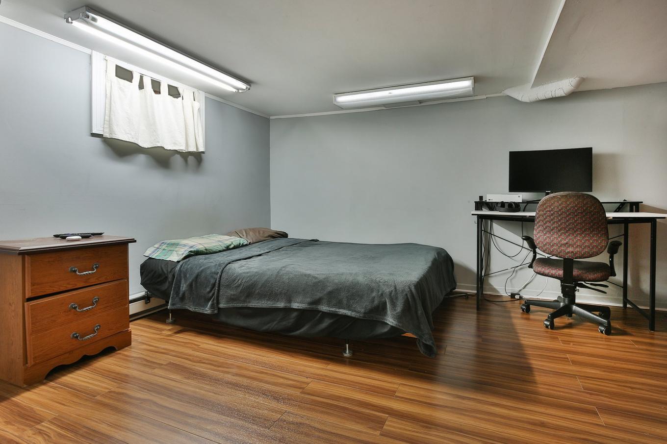 Chambre à coucher - 6 Rue Genest, Saint-Jean-Sur-Richelieu, QC - Indoor Photo Showing Bedroom
