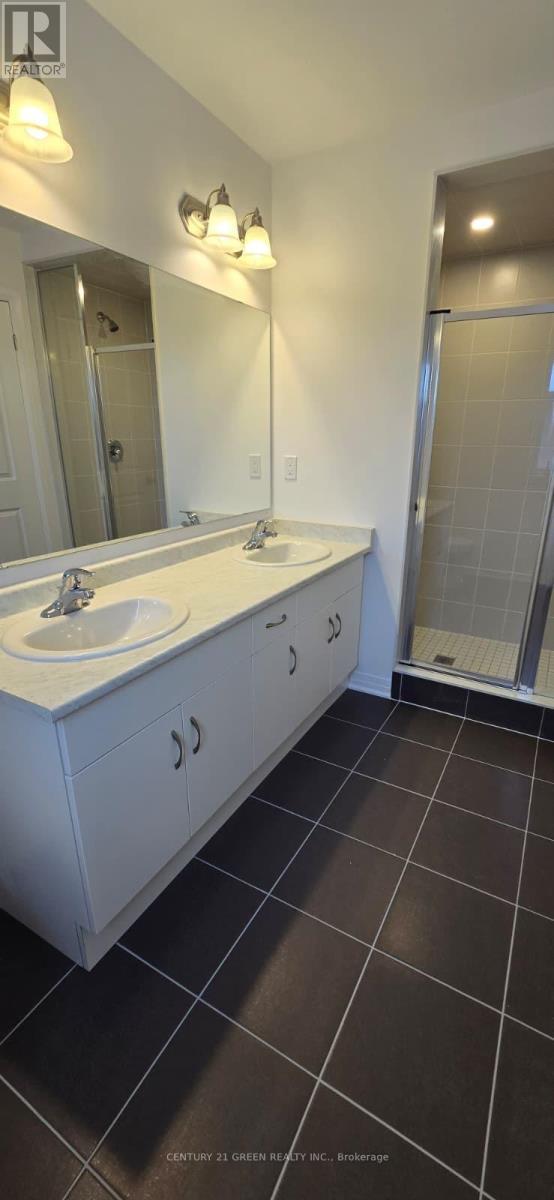 925 Douro Street, Stratford, ON - Indoor Photo Showing Bathroom