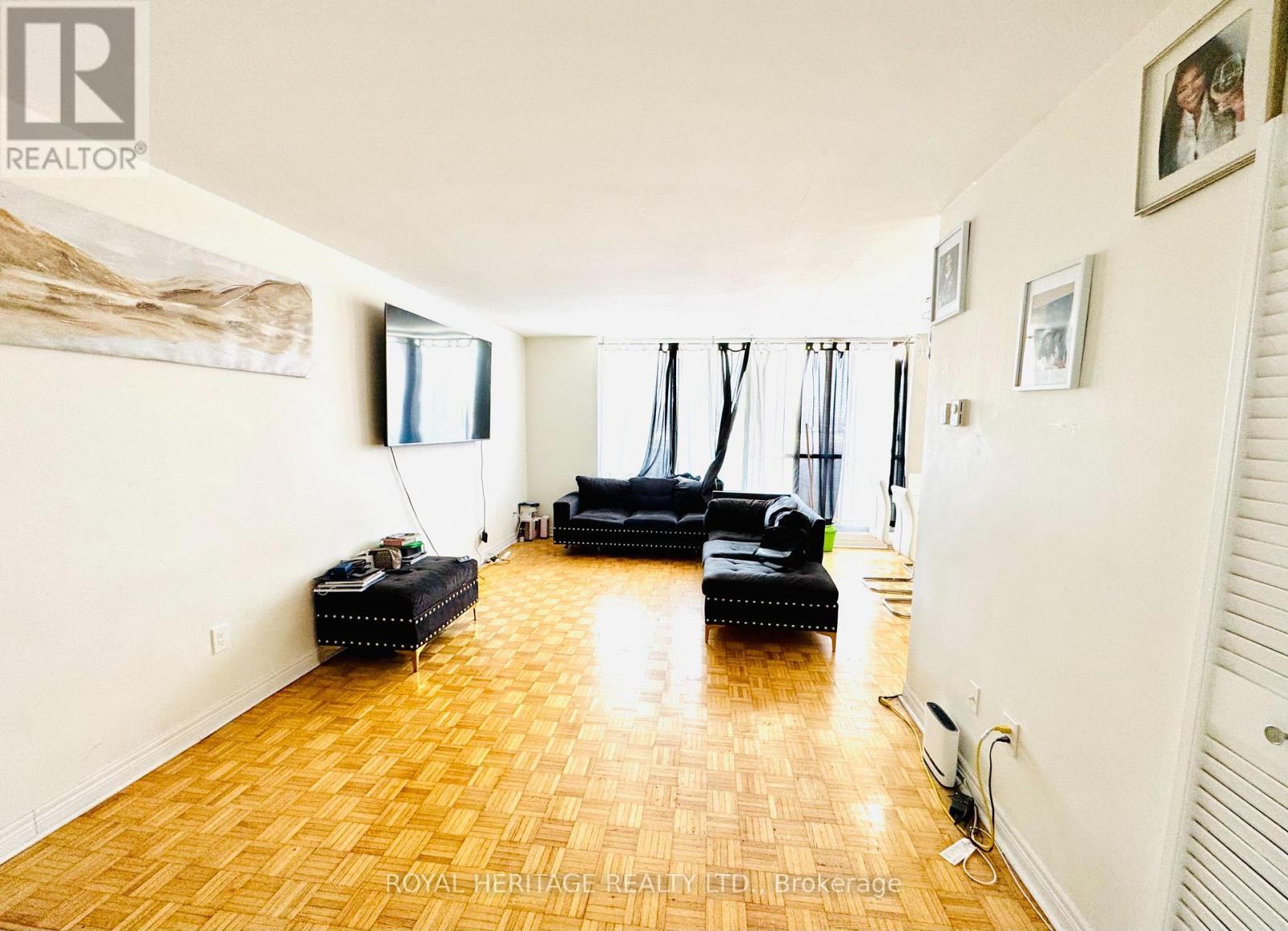 314 - 1 Massey Square, Toronto, ON - Indoor