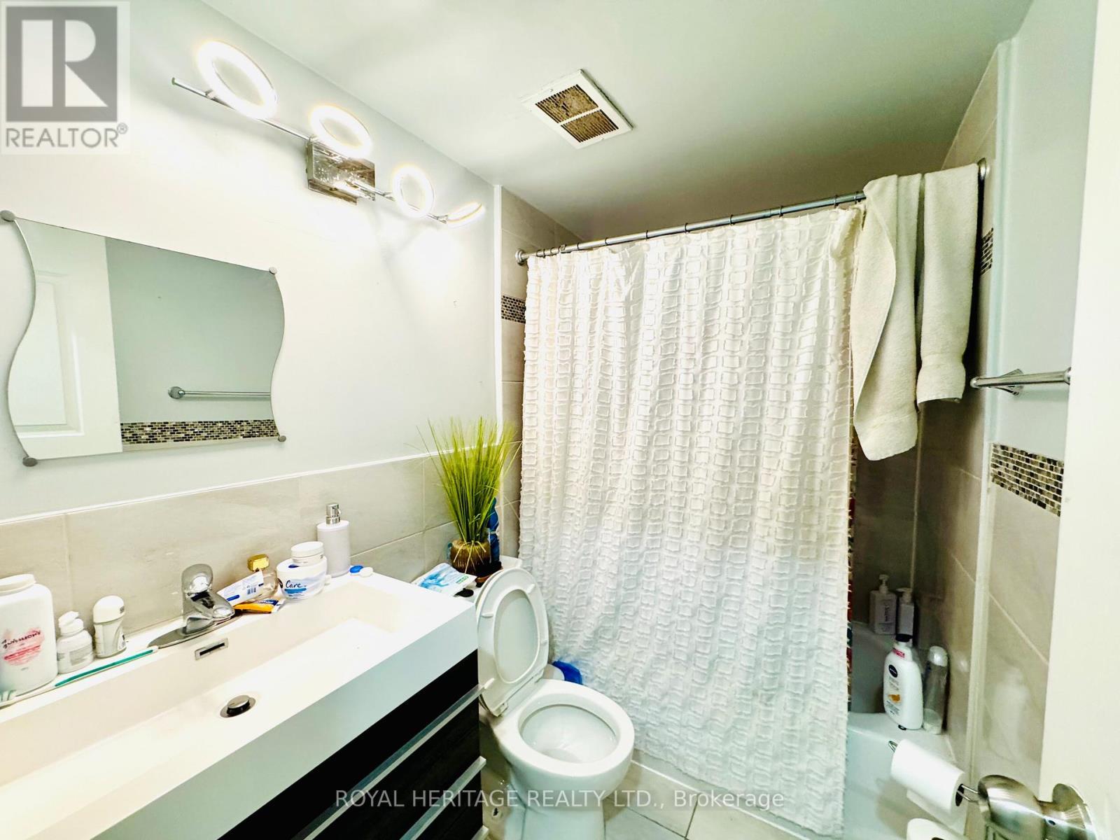 314 - 1 Massey Square, Toronto, ON - Indoor Photo Showing Bathroom