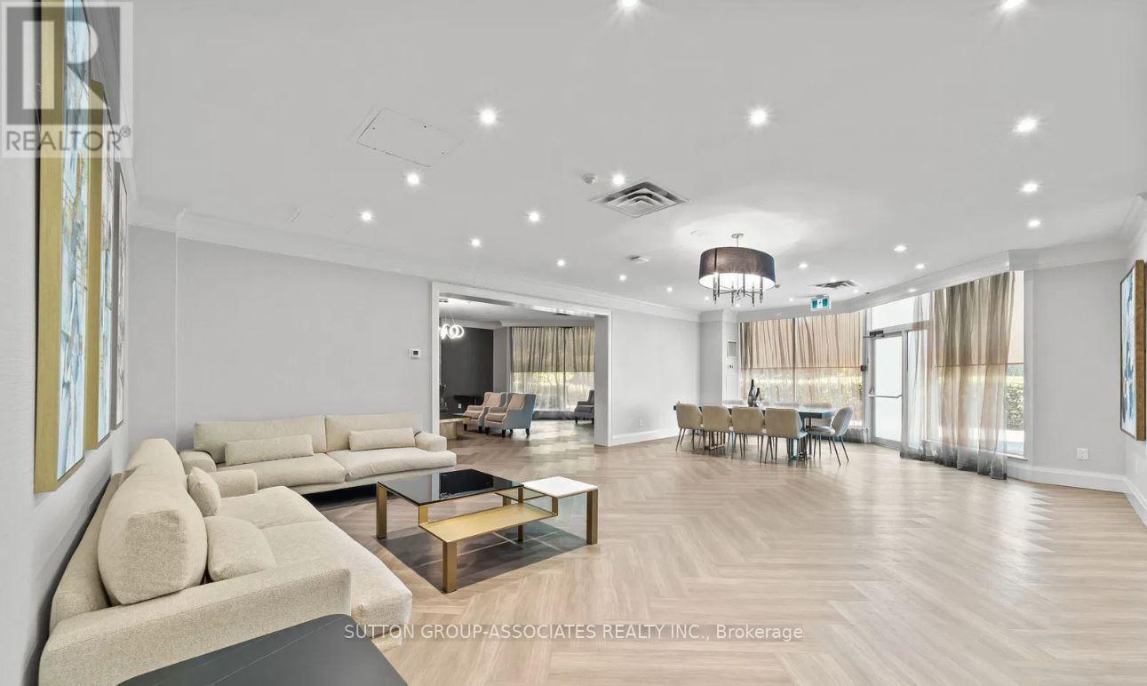 1018 - 7905 Bayview Avenue, Markham, ON - Indoor Photo Showing Living Room