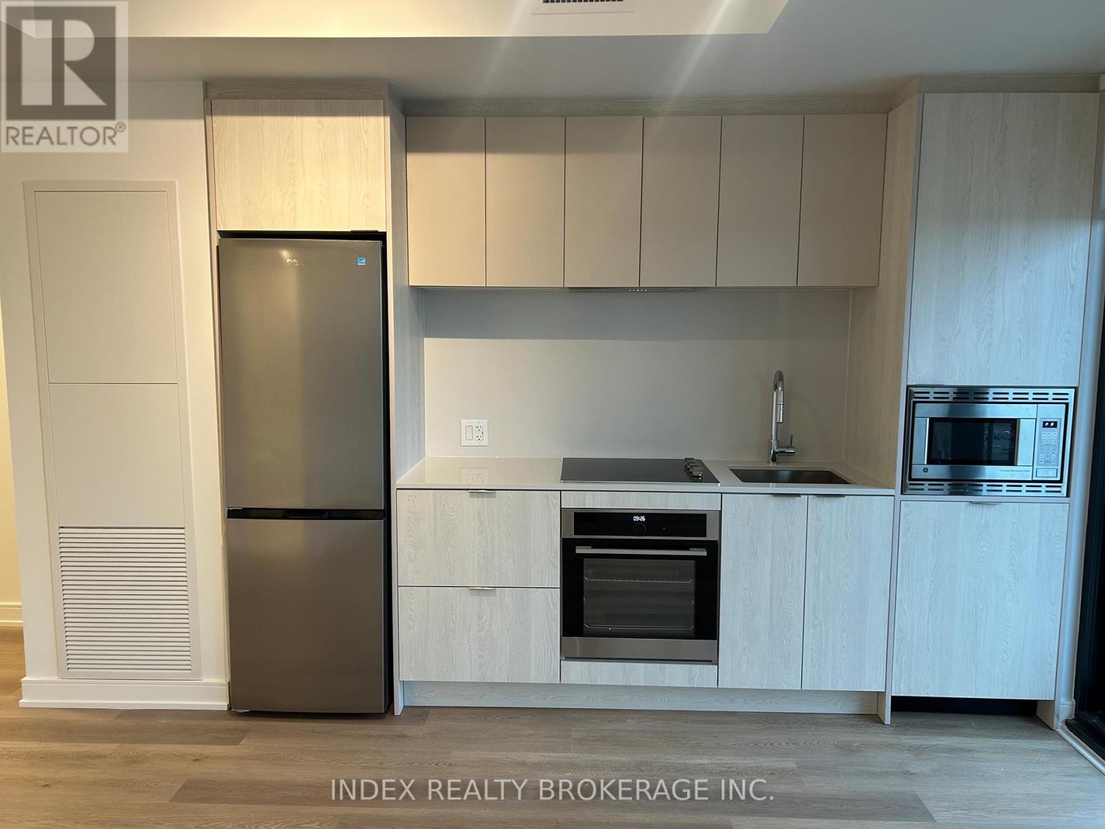 1815 - 3009 Novar Road, Mississauga, ON - Indoor Photo Showing Kitchen