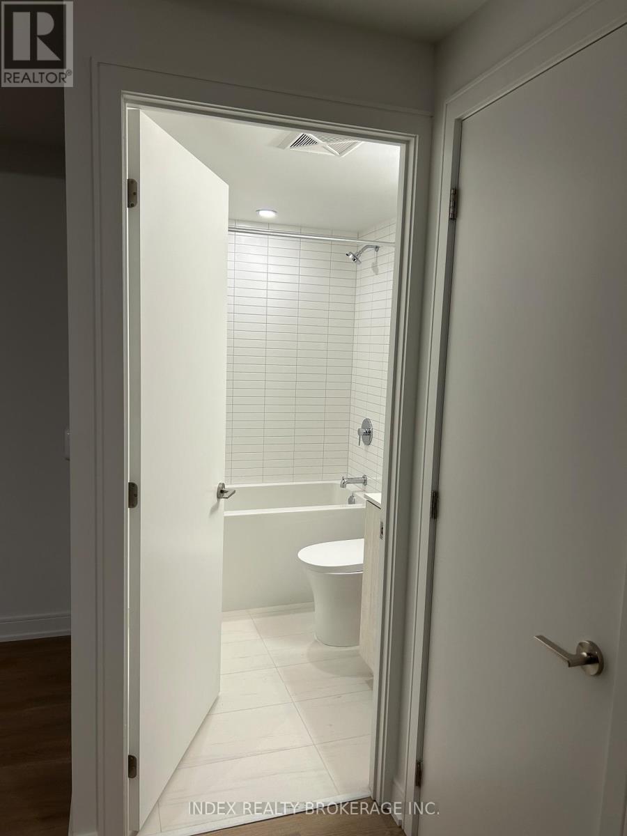 1815 - 3009 Novar Road, Mississauga, ON - Indoor Photo Showing Bathroom