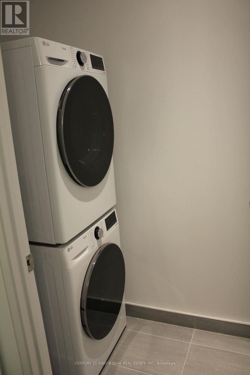 1601 - 65 Broadway Avenue, Toronto, ON - Indoor Photo Showing Laundry Room