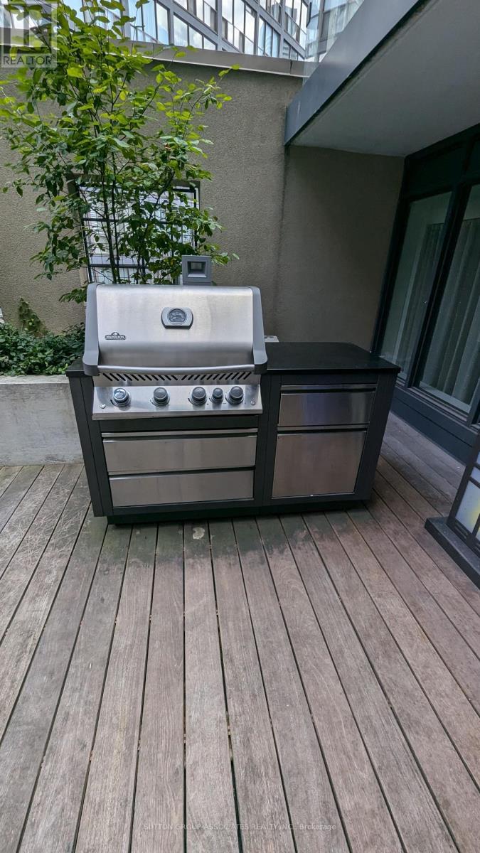 815 - 955 Bay Street, Toronto, ON - Outdoor