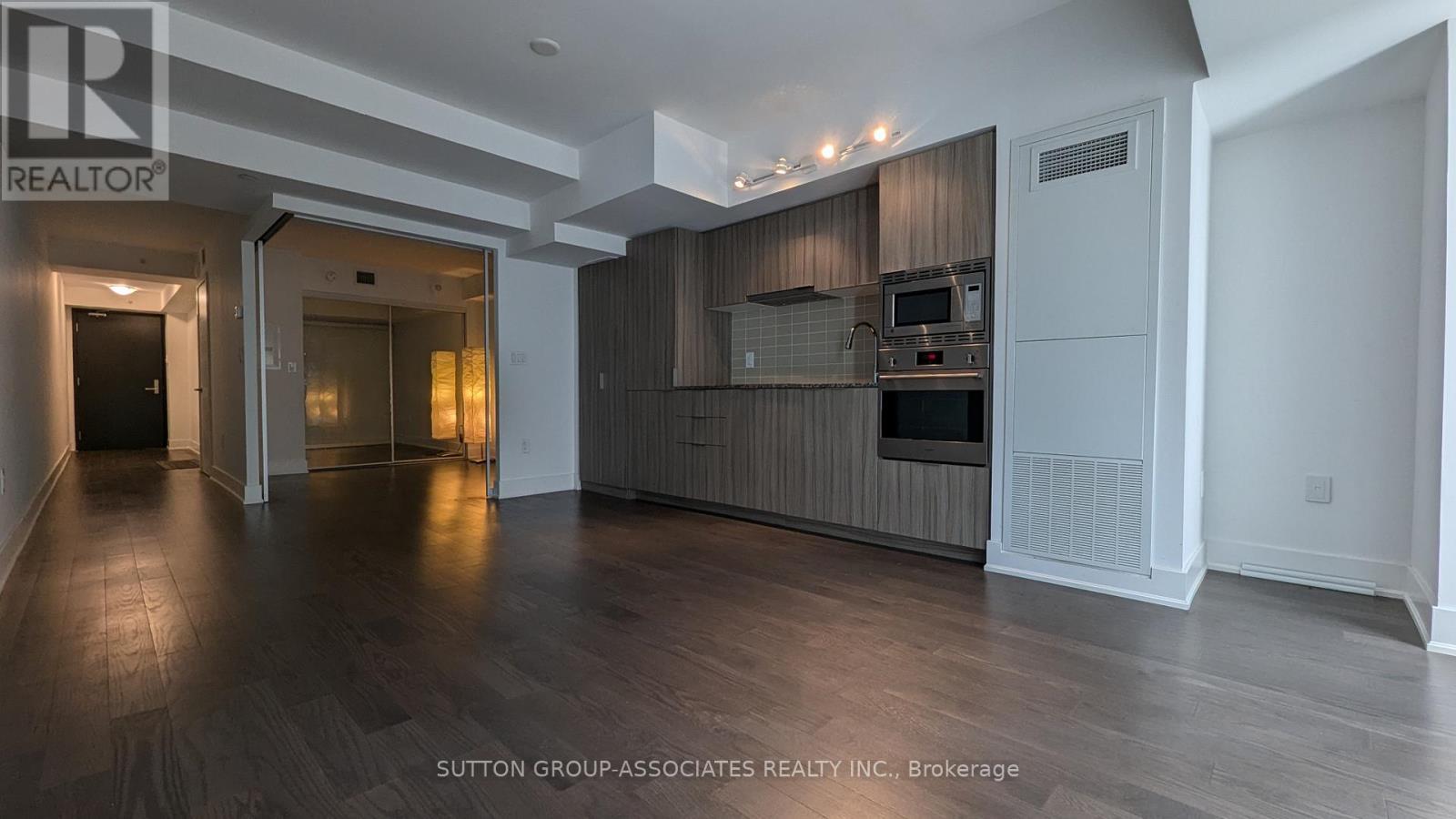 815 - 955 Bay Street, Toronto, ON - Indoor Photo Showing Kitchen
