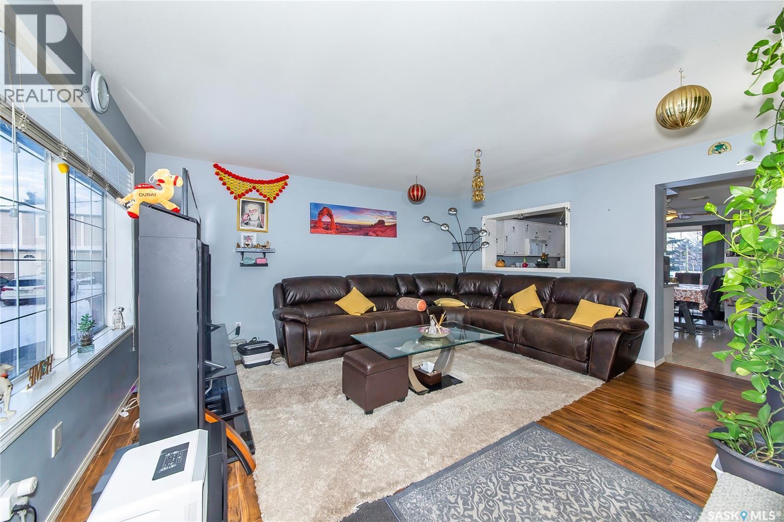 118 663 Beckett Crescent, Saskatoon, SK - Indoor Photo Showing Living Room