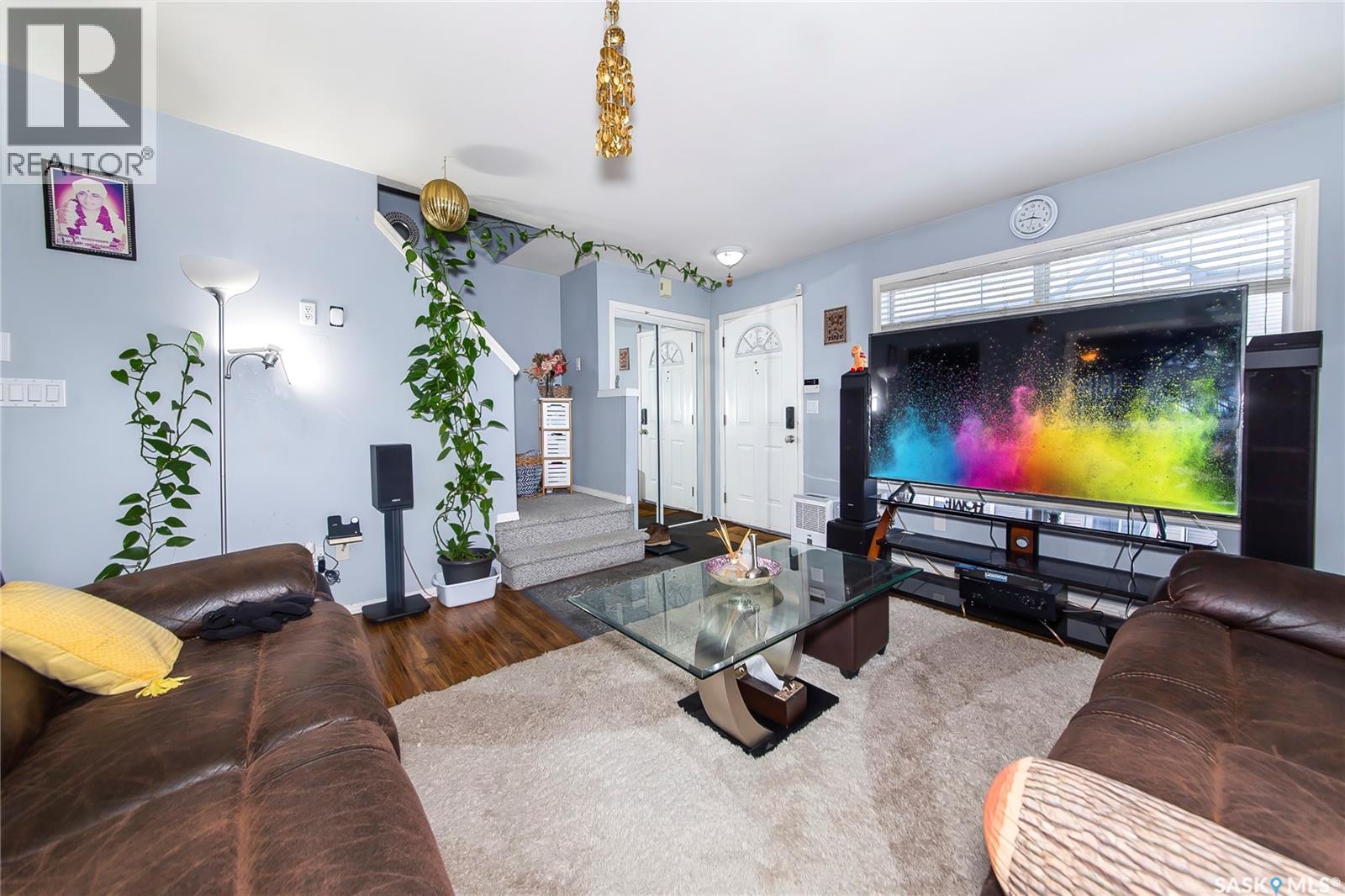 118 663 Beckett Crescent, Saskatoon, SK - Indoor Photo Showing Living Room
