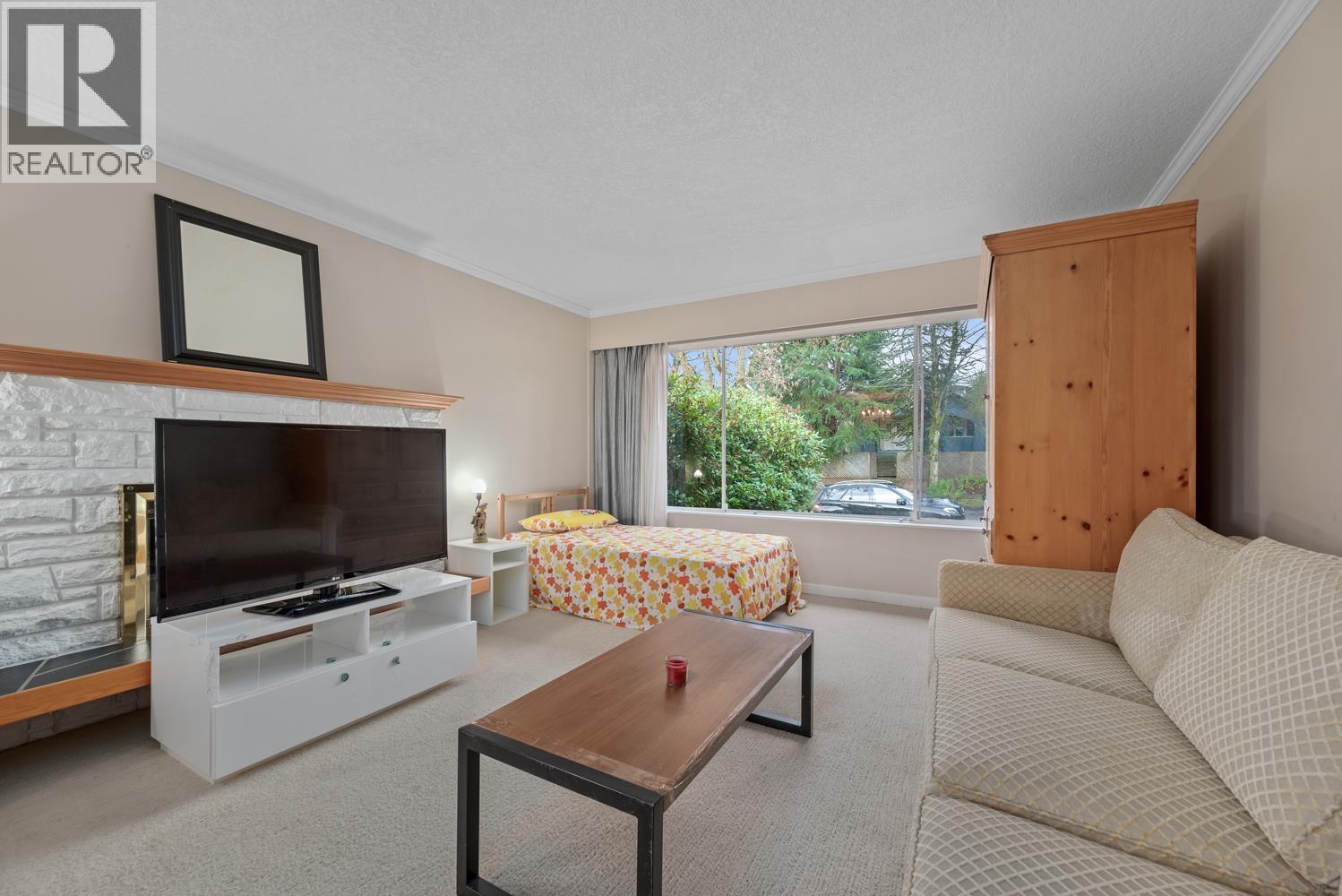 3845 W 14Th, Vancouver, BC - Indoor Photo Showing Living Room