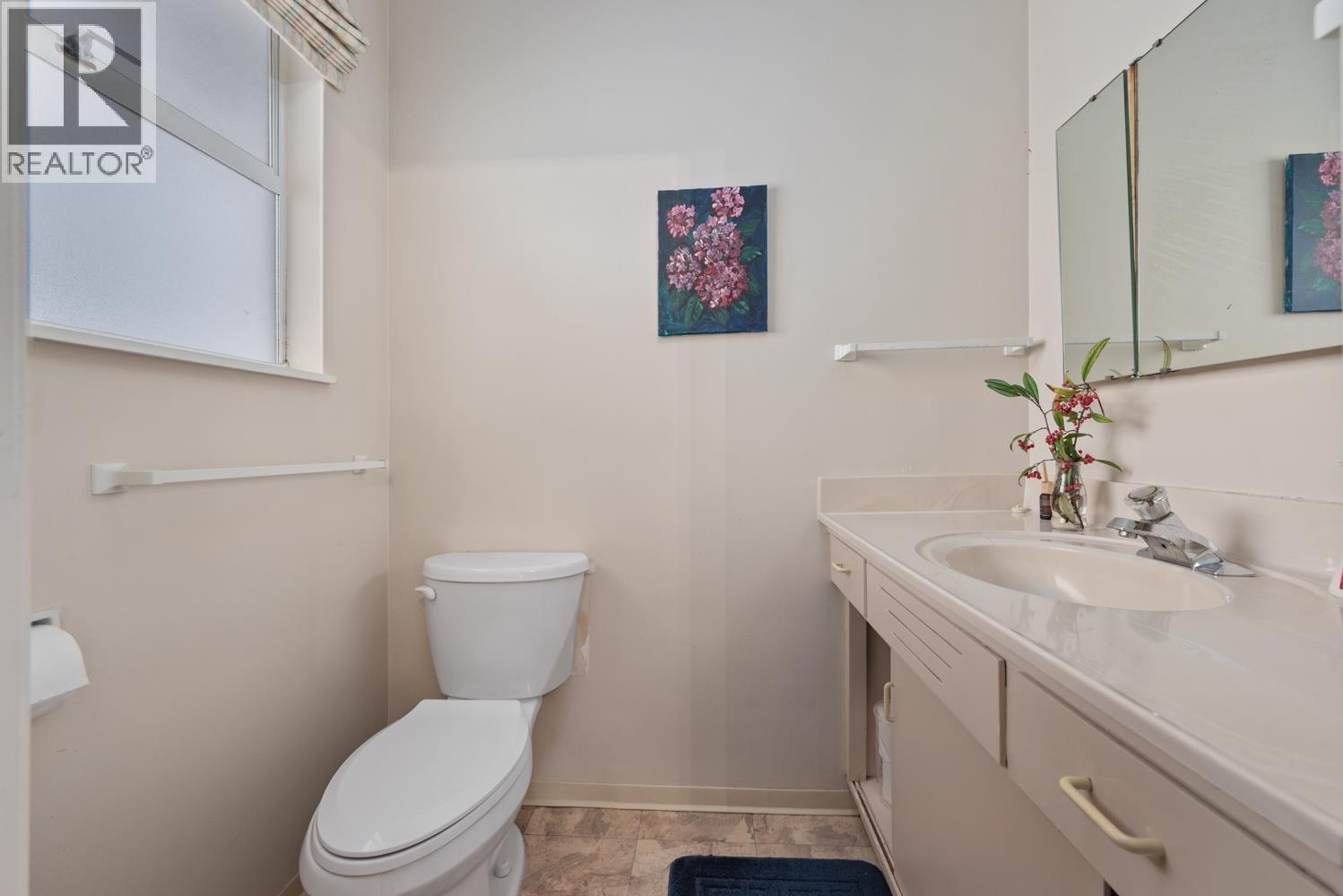 3845 W 14Th, Vancouver, BC - Indoor Photo Showing Bathroom