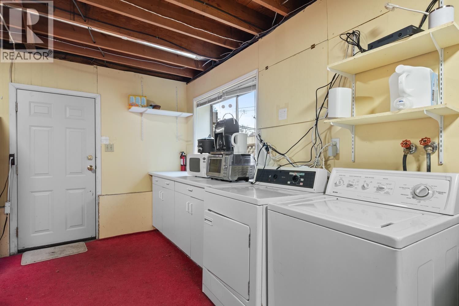3845 W 14Th, Vancouver, BC - Indoor Photo Showing Laundry Room