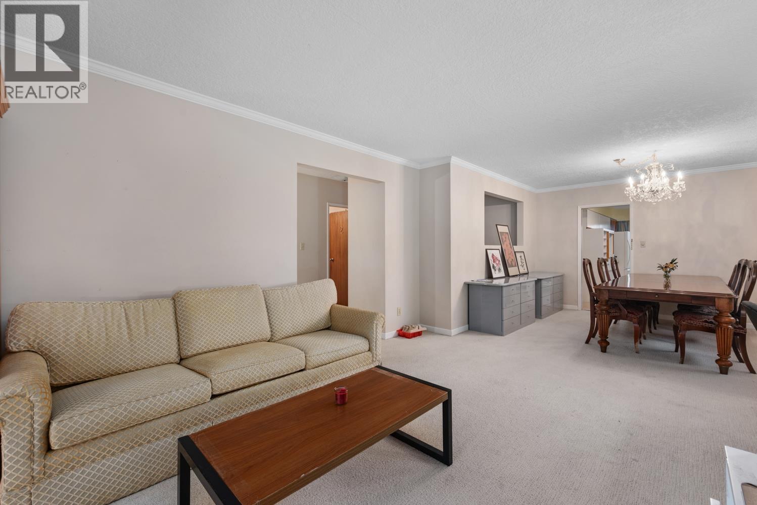3845 W 14Th, Vancouver, BC - Indoor Photo Showing Living Room